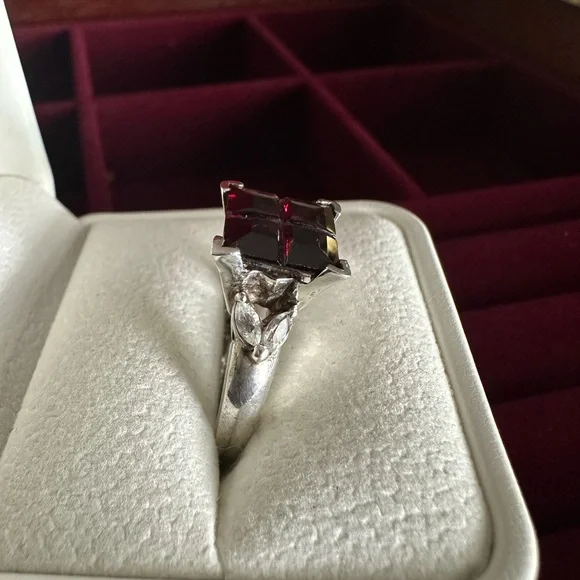 1990s Garnet Statement Ring Size 8 - Picture 5 of 11